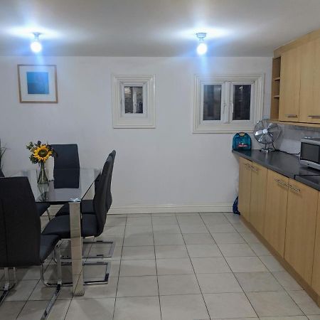 Alexandra Contractor House - Free Parking For Large Vans, Free Wifi & Netflix By Firoz Property Management Aldershot Exterior foto