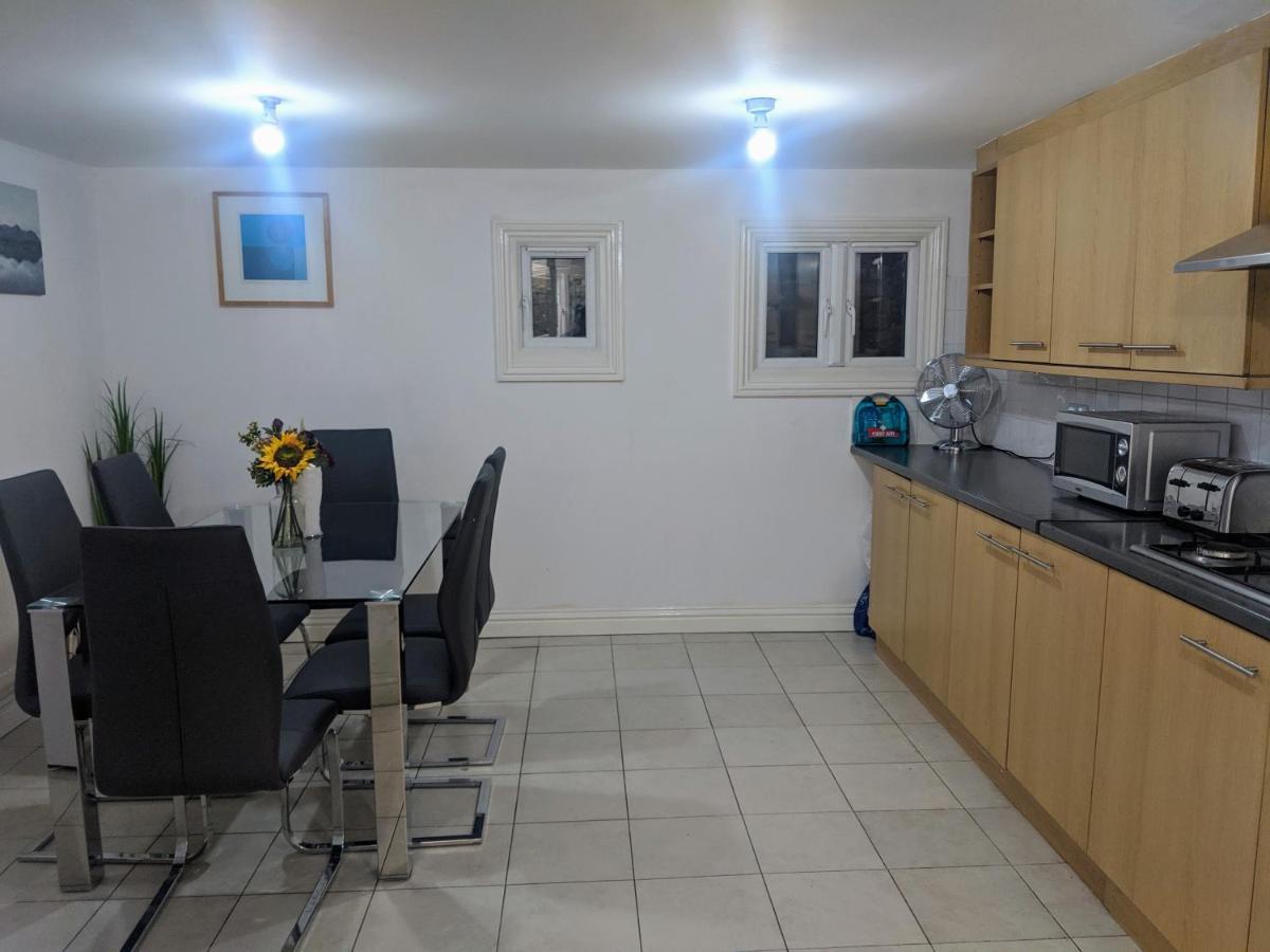 Alexandra Contractor House - Free Parking For Large Vans, Free Wifi & Netflix By Firoz Property Management Aldershot Exterior foto