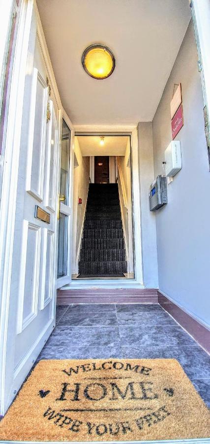 Alexandra Contractor House - Free Parking For Large Vans, Free Wifi & Netflix By Firoz Property Management Aldershot Exterior foto